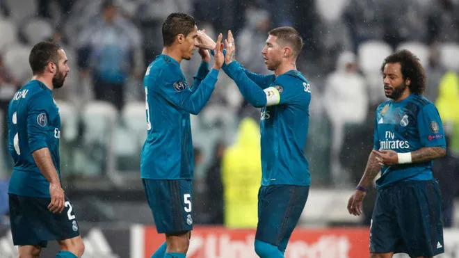 huyen-thoai-clb-doi-hinh-an-3-c1-lien-tiep-cua-real-madrid-o