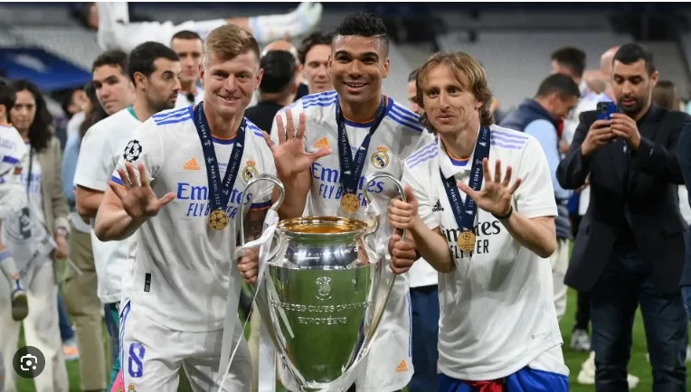 huyen-thoai-clb-doi-hinh-an-3-c1-lien-tiep-cua-real-madrid-i