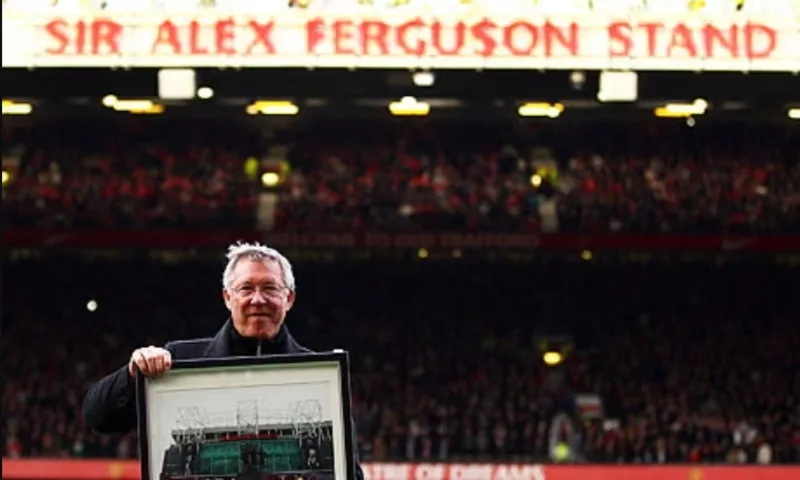 Old Trafford có bốn khán đài chính, tạo nên sức chứa lớn và bầu không khí đặc trưng trong các trận đấu.
