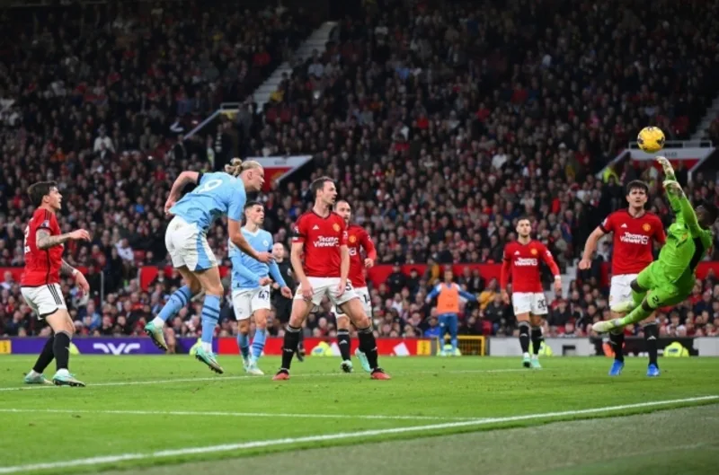 Derby Manchester tại Old Trafford luôn mang tính cạnh tranh cao, gắn với danh dự thành phố và cảm xúc cổ động viên.