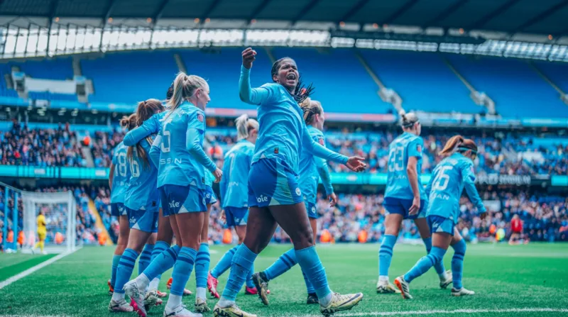 Đội hình Manchester City Women kết hợp giữa kinh nghiệm, sức trẻ và nhiều ngôi sao bóng đá nữ đẳng cấp quốc tế.