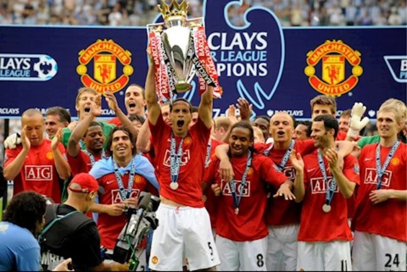 Mùa 2007/08 trở nên đặc biệt khi MU giành cả Premier League và Champions League.