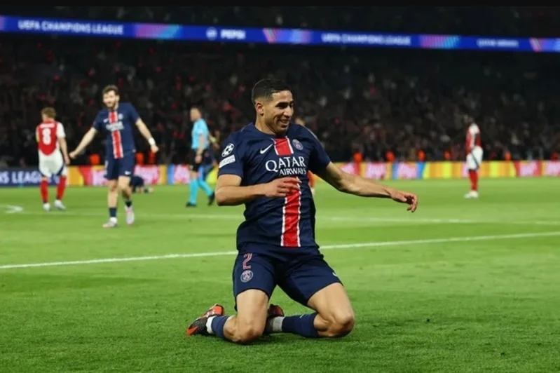 Hakimi sinh năm 1998, là hậu vệ phải người Morocco đang thi đấu nổi bật tại PSG.