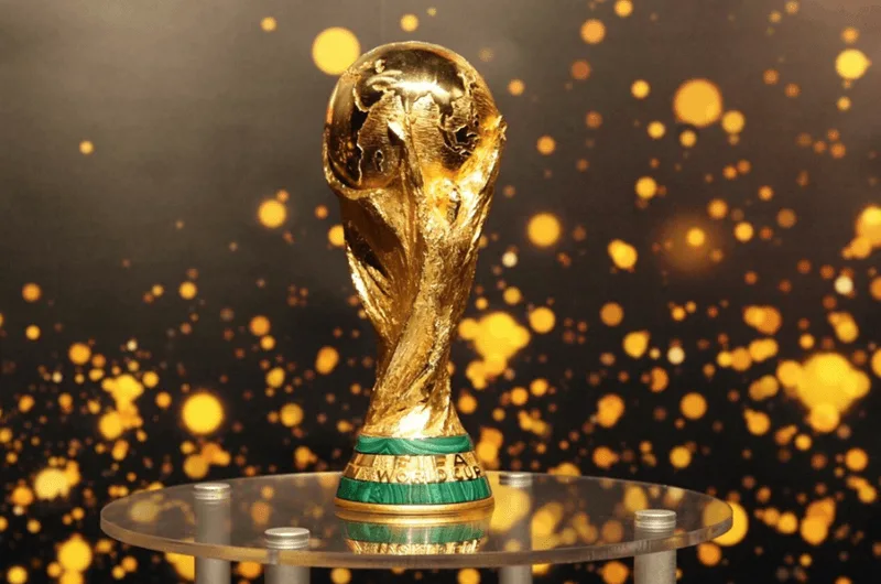 Cúp vàng World Cup — danh hiệu cao quý nhất mà mọi nền bóng đá trên thế giới đều khao khát.