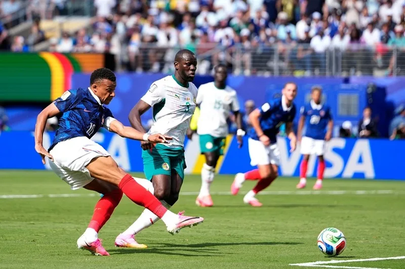 Mbappé vươn mình trở thành chân sút vĩ đại nhất lịch sử PSG với 256 bàn thắng.