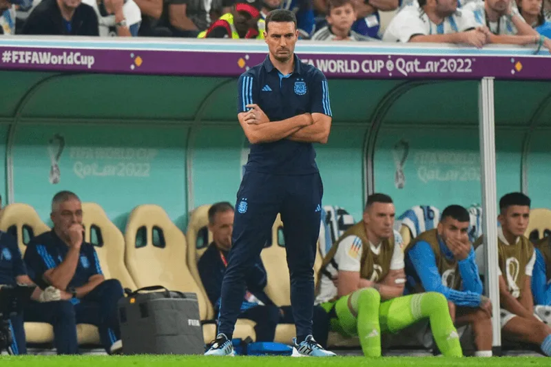 Lionel Scaloni luôn biết cách thắt chặt tình cảm gia đình trong phòng thay đồ của Argentina.