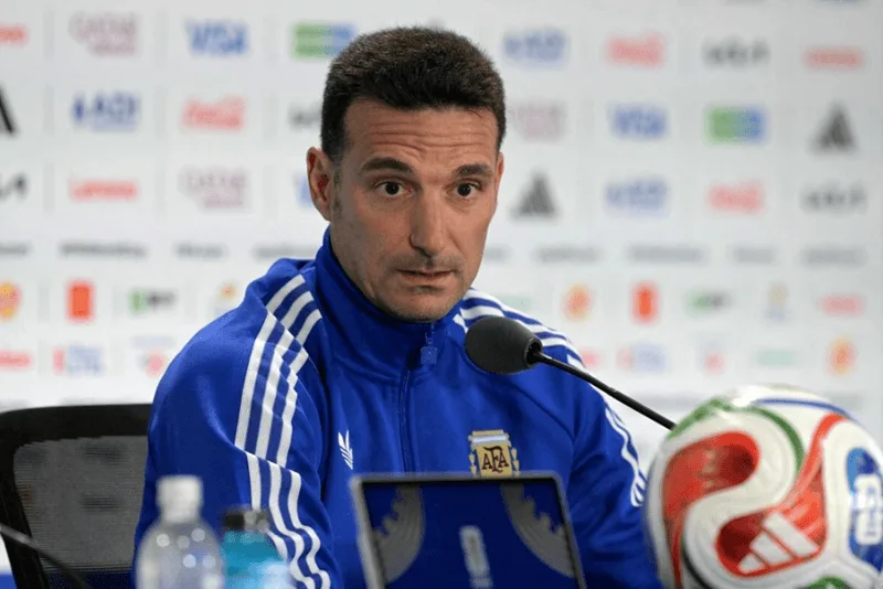 Chân dung Lionel Scaloni thời còn thi đấu kiên cường và bền bỉ trong màu áo Deportivo La Coruña.