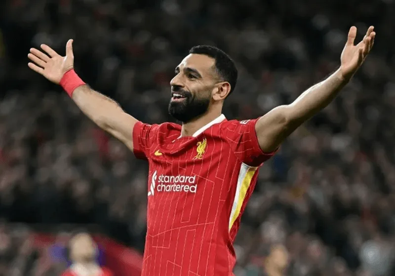 Dưới sự dẫn dắt của HLV Jurgen Klopp, Salah bùng nổ mạnh mẽ và xô đổ hàng loạt kỷ lục dội bom tại Premier League.