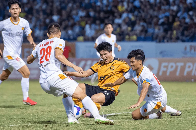 Sự xuất hiện của công nghệ VAR là bước tiến lịch sử giúp đảm bảo tính minh bạch tại giải bóng đá V.League.