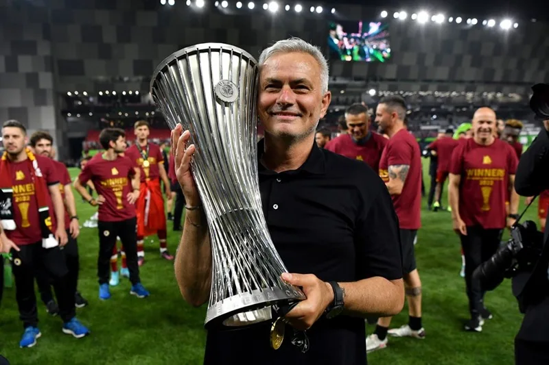 Chiếc cúp UEFA Conference League cùng AS Roma chứng minh DNA chiến thắng bền bỉ của Mourinho.