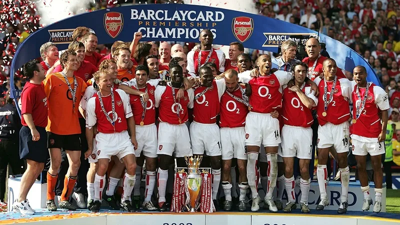 Thế hệ vàng "The Invincibles" bất bại mùa giải 2003-2004 của Arsenal.