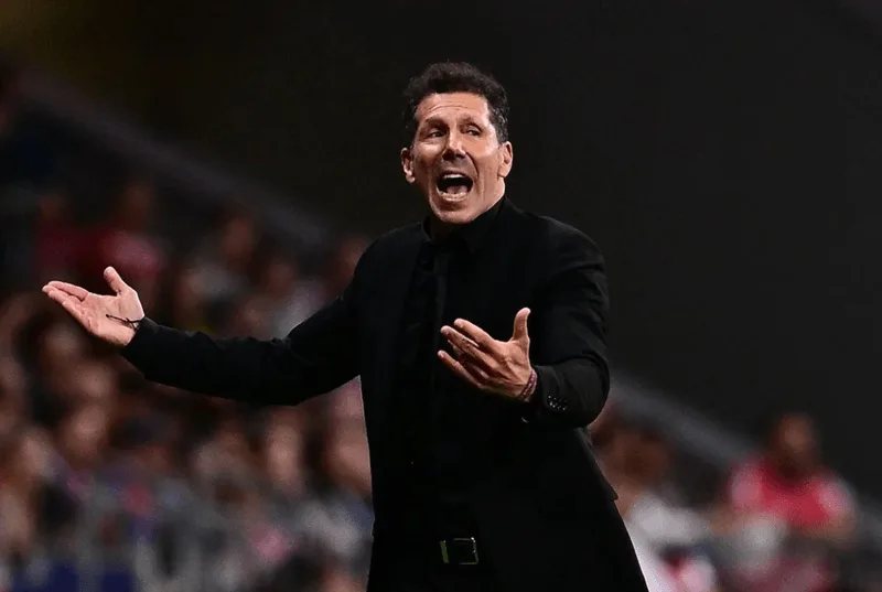 HLV Diego Simeone vỡ òa cảm xúc cùng học trò trong khoảnh khắc đăng quang La Liga.