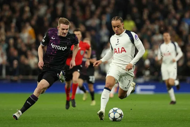 Xavi Simons đóng vai trò hạt nhân sáng tạo trong màu áo Tottenham Hotspur tại Ngoại hạng Anh.