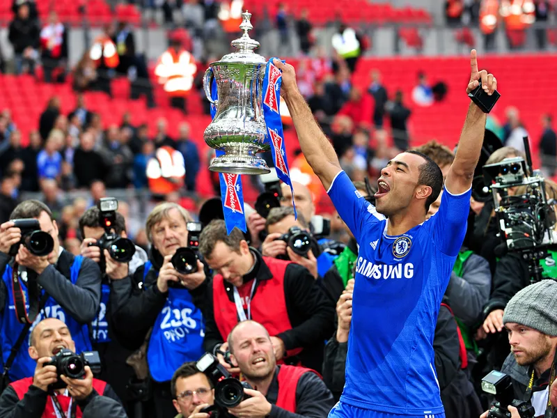 Ashley Cole giành 7 danh hiệu FA Cup cùng Arsenal và Chelsea
