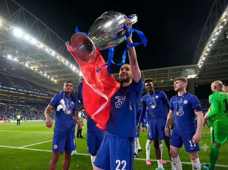 Hakim Ziyech cùng Chelsea vô địch Champions League mùa 2020/21.